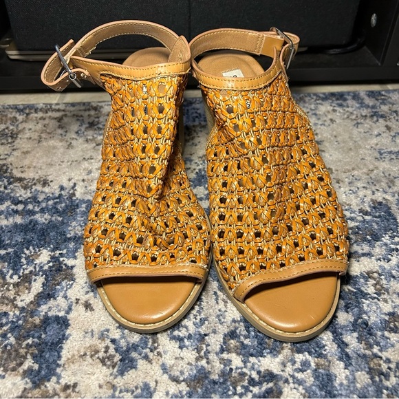 Steve Madden Brown Ranya Cognac Leather Buckle Strap Block Peep Toe Heels Size 8 - Picture 4 of 12